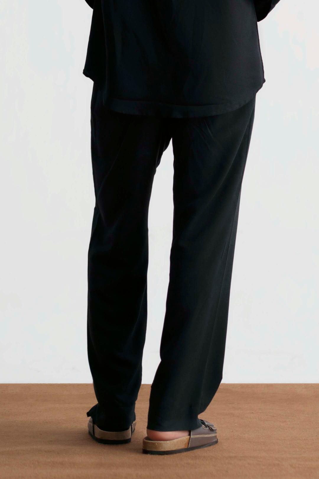 Black Striaght Fit Linen Trouser