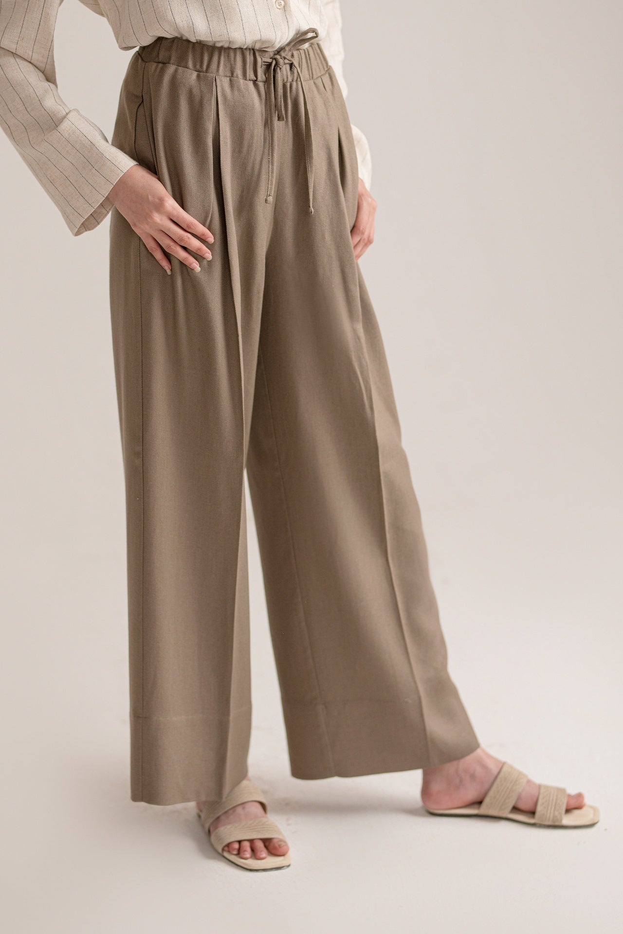 Smokey Green Linen Trouser